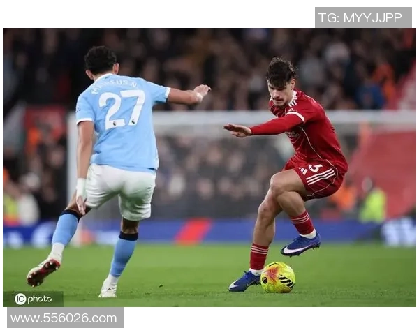 曼城迎战利物浦精彩对决 双方誓夺英超三分争夺激烈上演